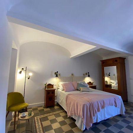 Bed and Breakfast Dimora Dei Minoriti Катания Экстерьер фото